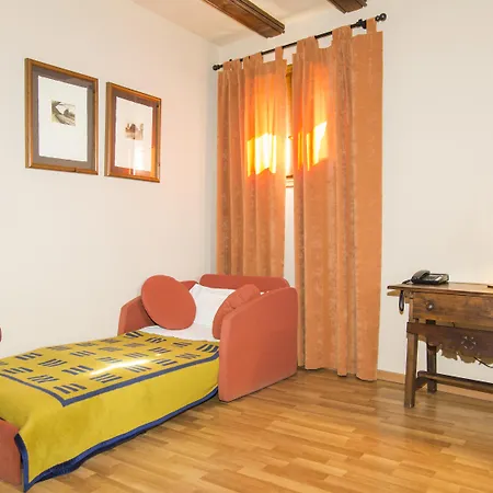 Casa Cornel 3* Серлер