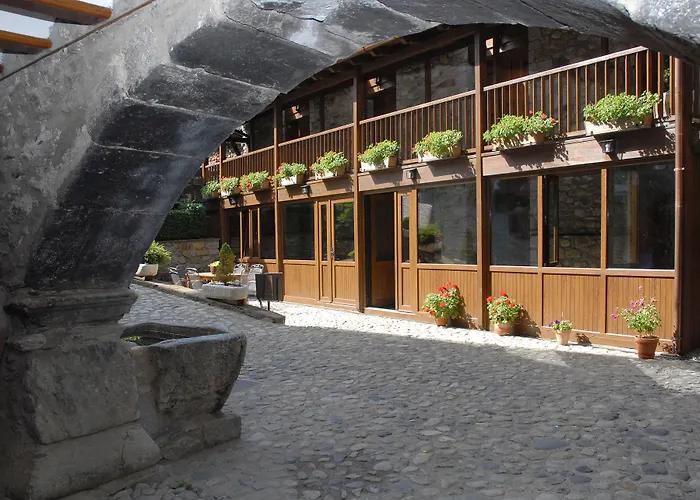 Hotell Casa Cornel Cerler